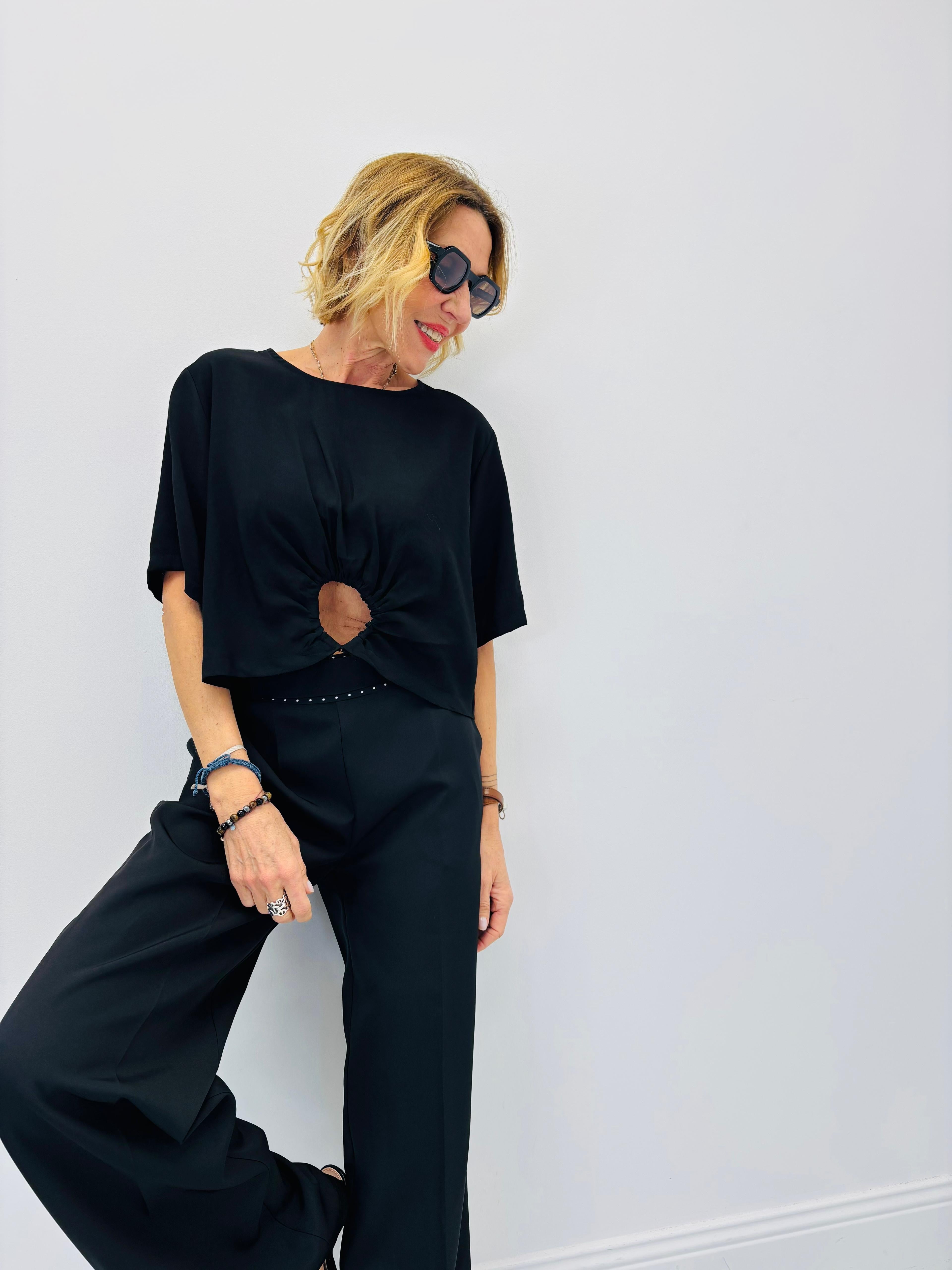 Pantalón de Vestir Negro – Pernera Ancha y Cintura Elástica