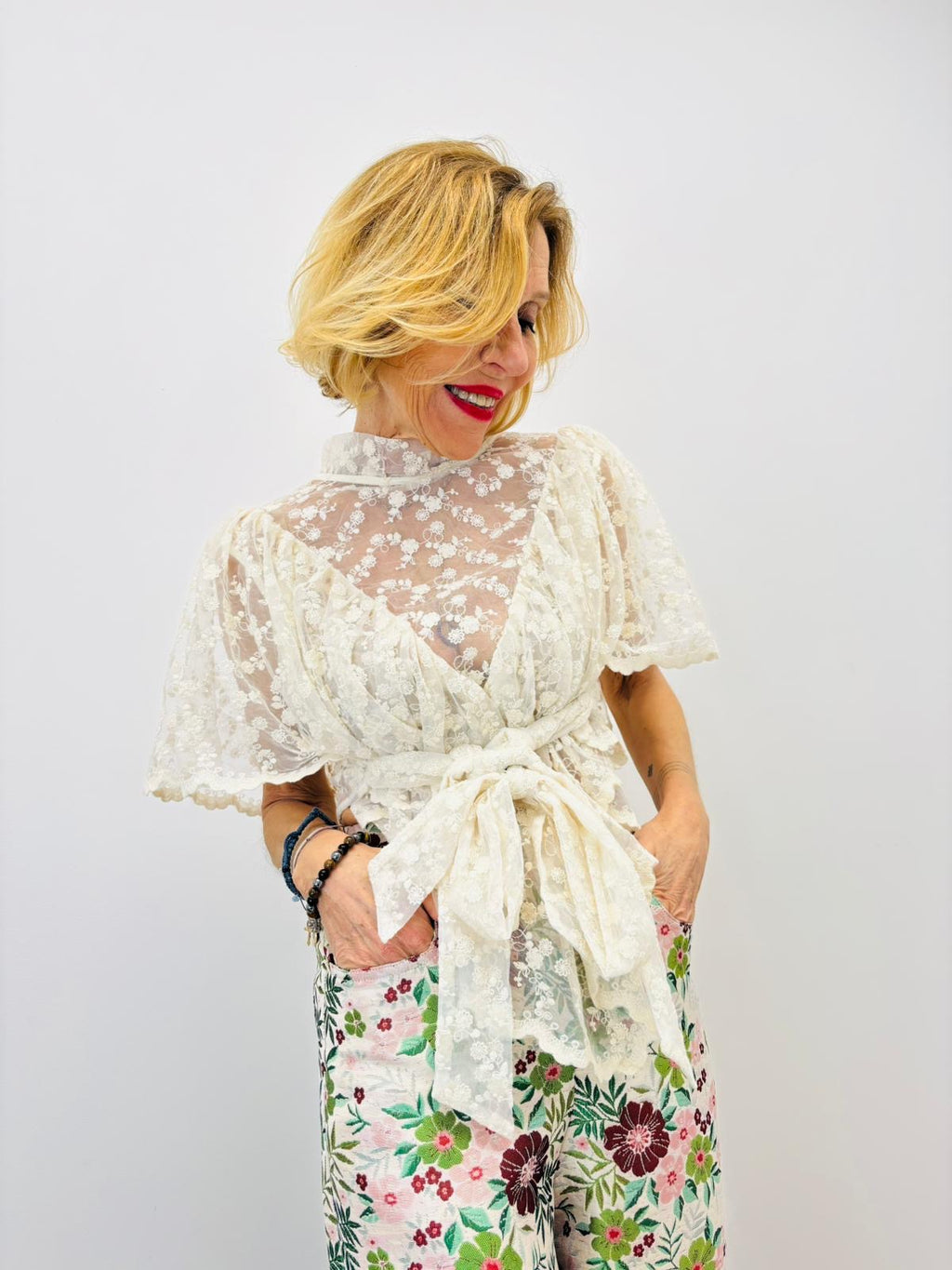 Camiseta Leticia Transparente con Encaje Blanco Roto