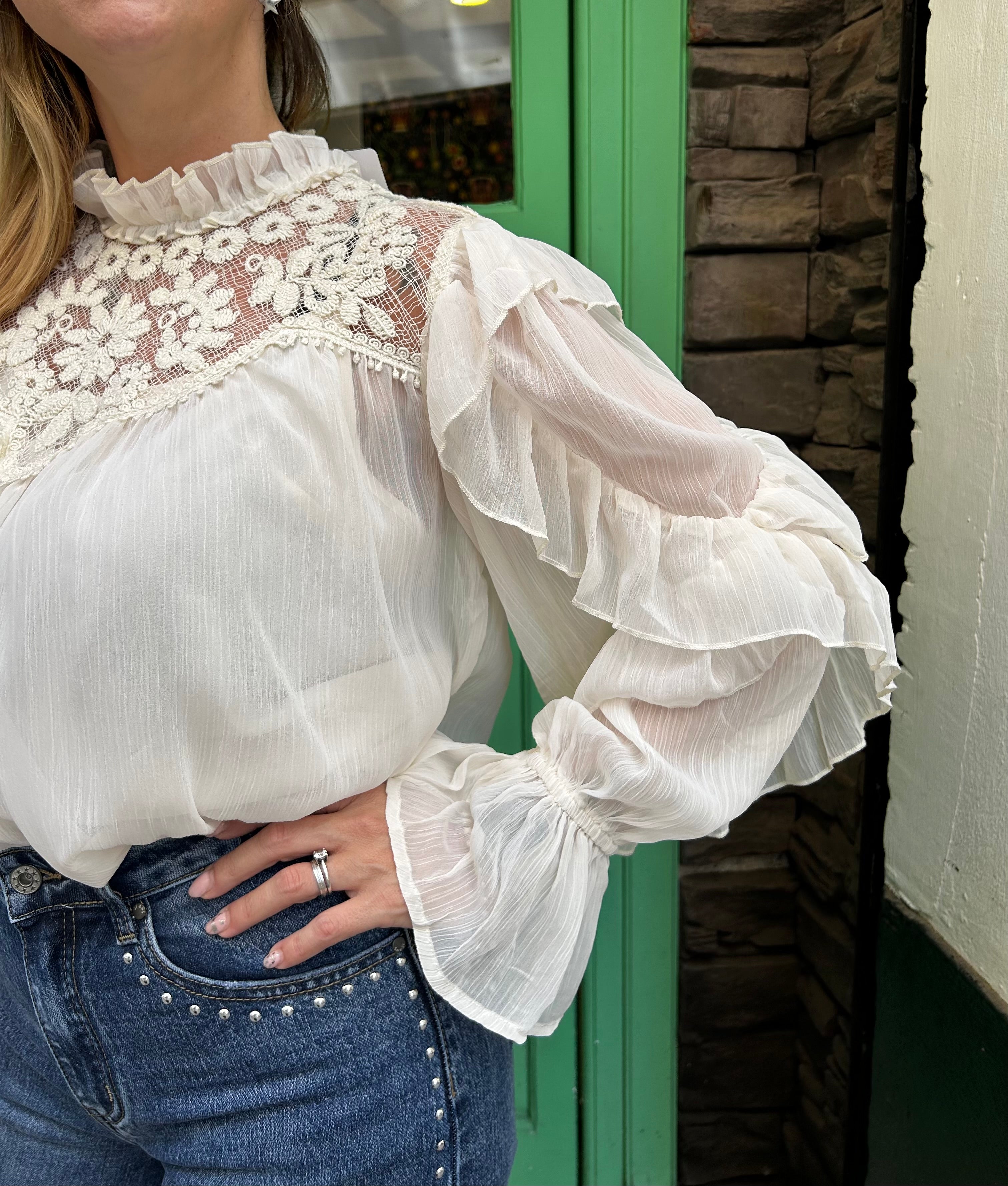 Camisa fluida con encaje