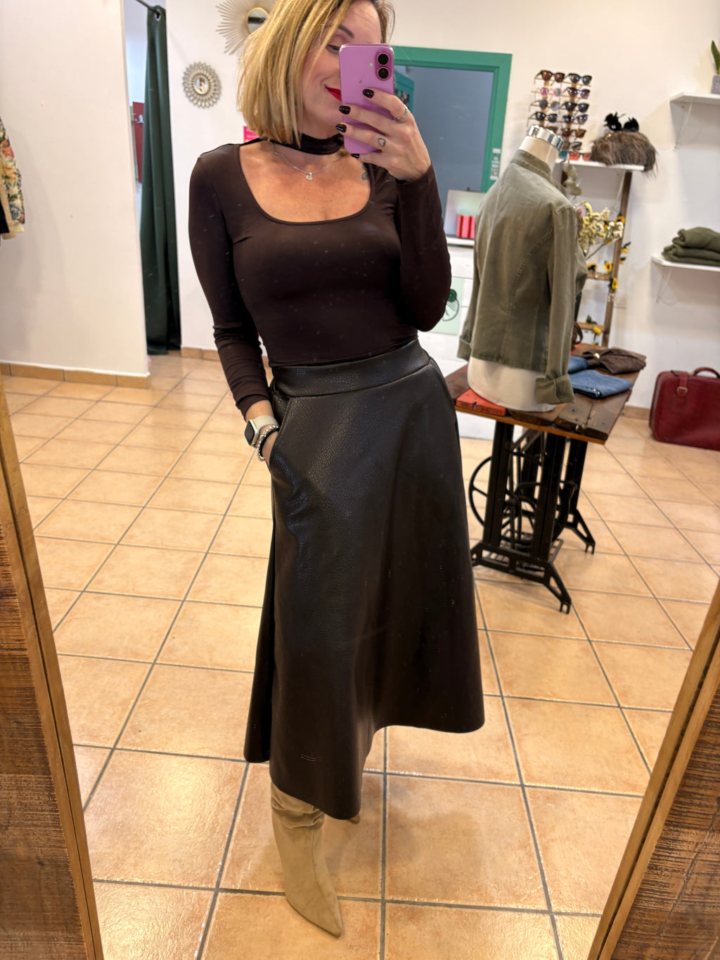 Falda midi polipiel