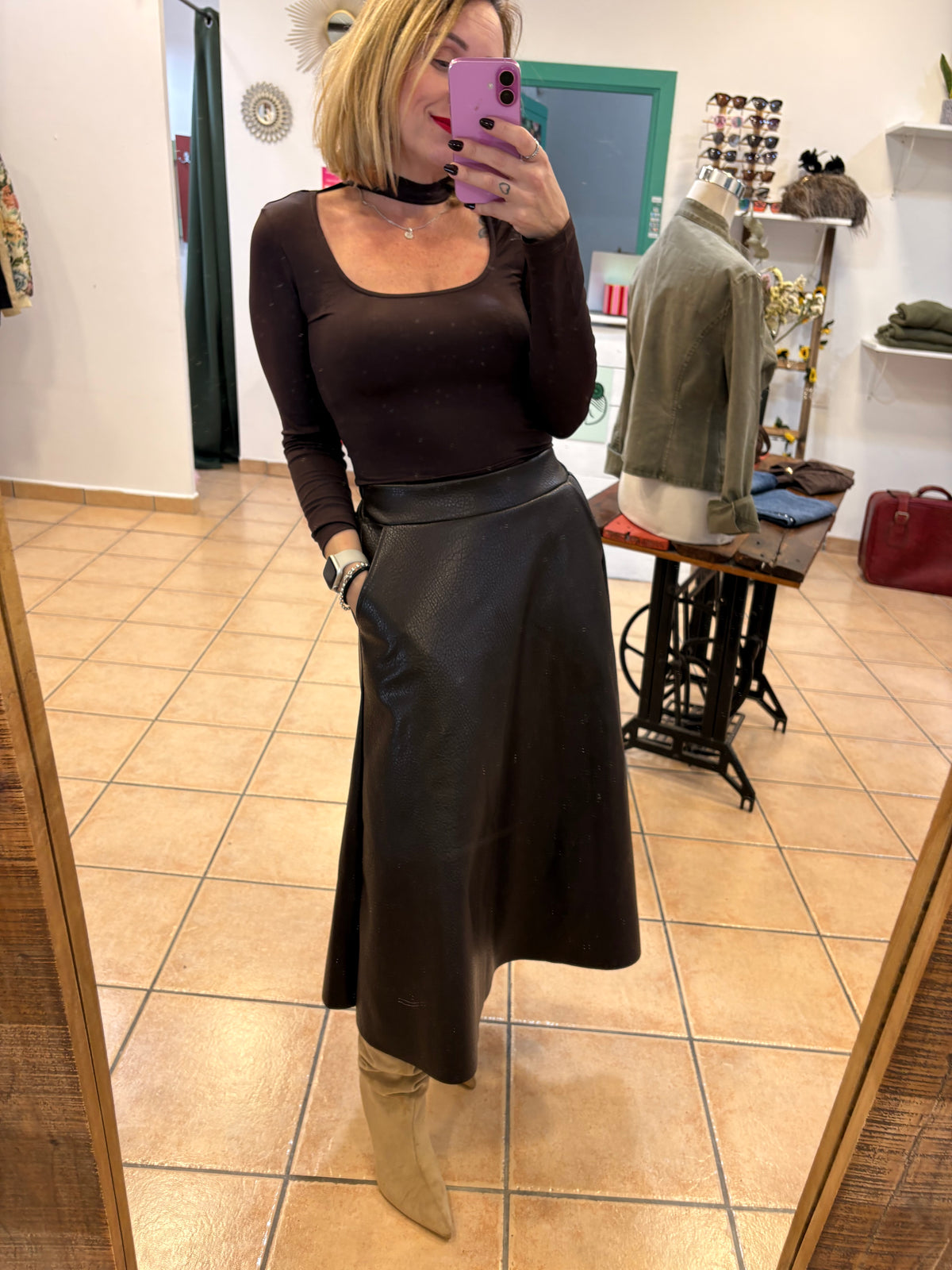 Falda midi polipiel