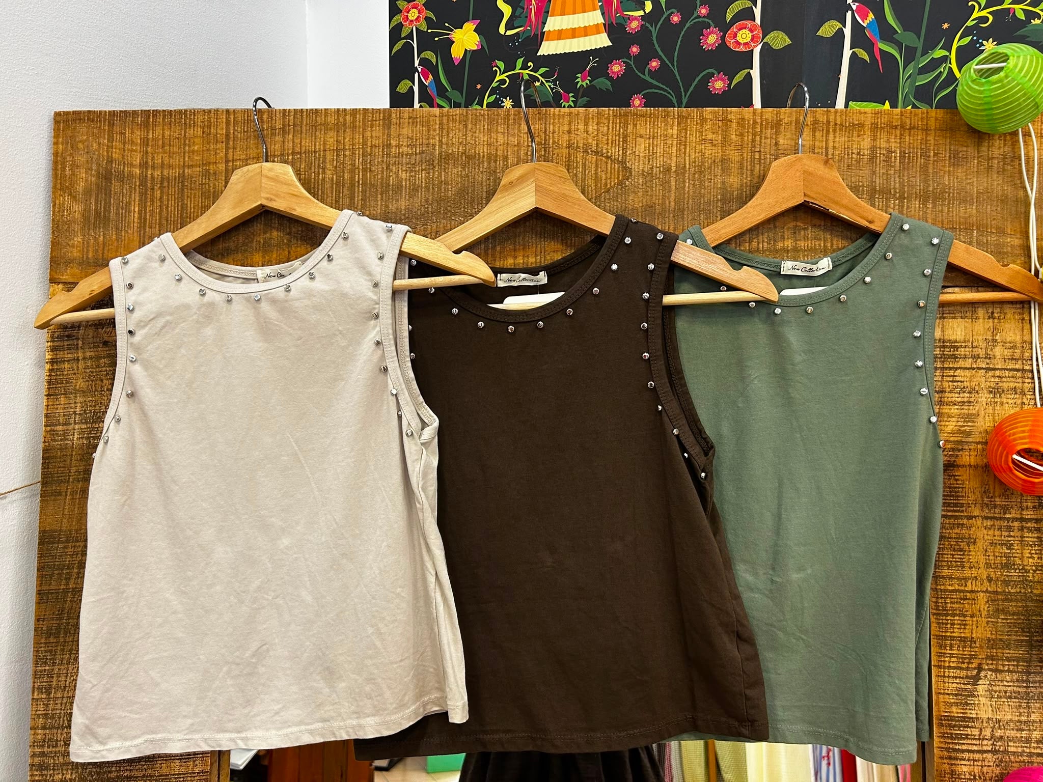 Top tachuelas (varios colores )