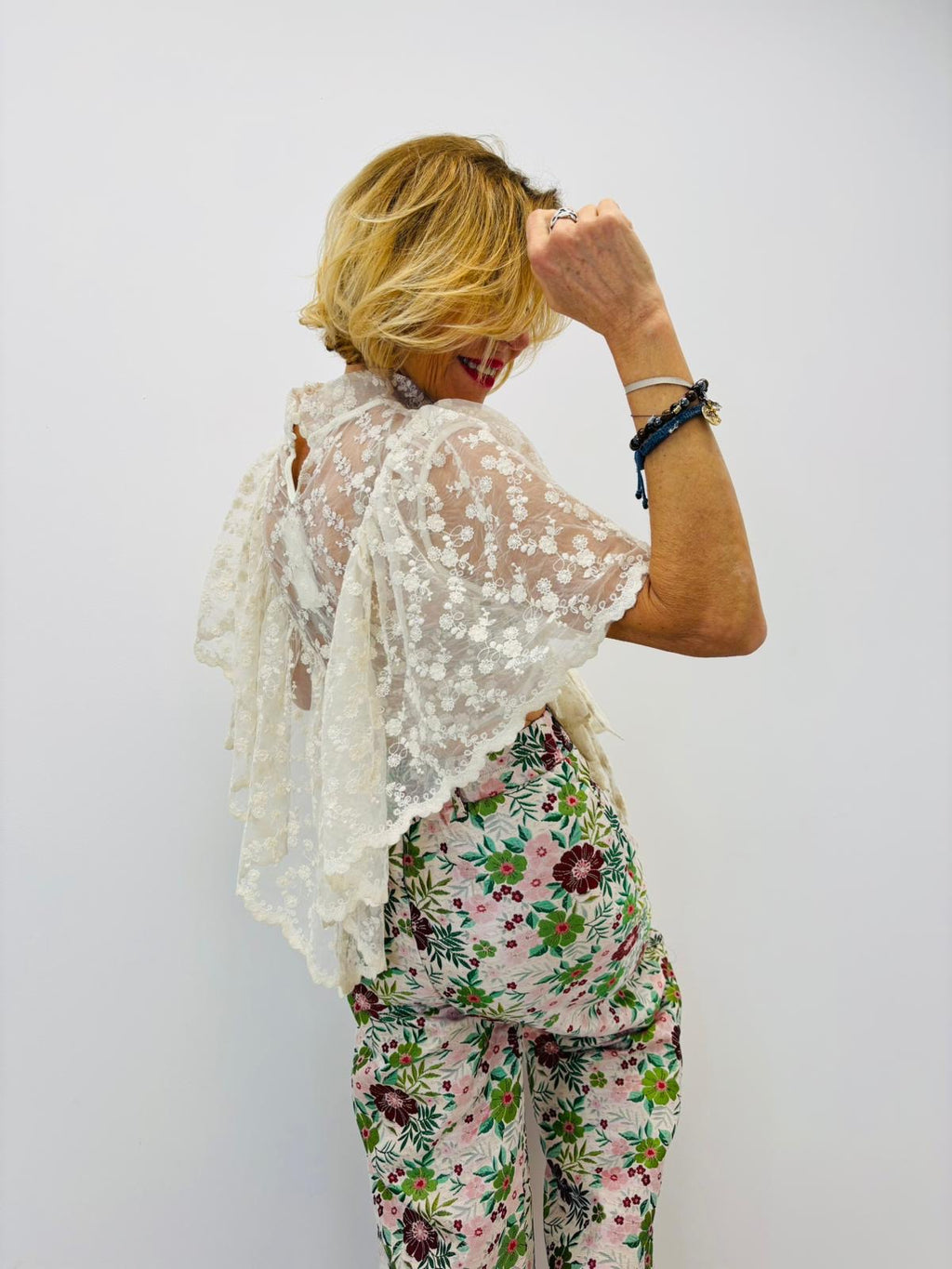 Camiseta Leticia Transparente con Encaje Blanco Roto