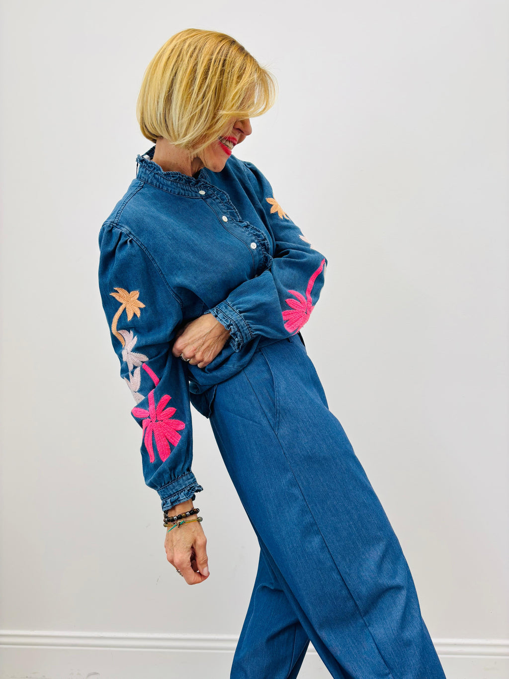 Camisa vaquera bordada
