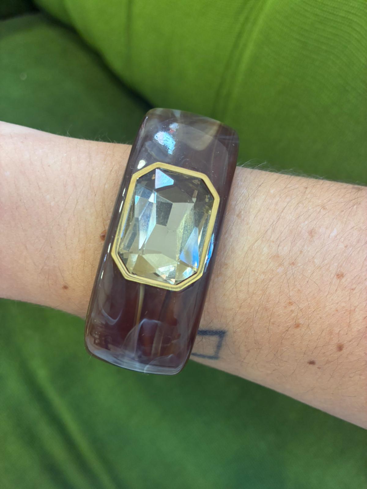 Pulsera resina con detalle de piedra