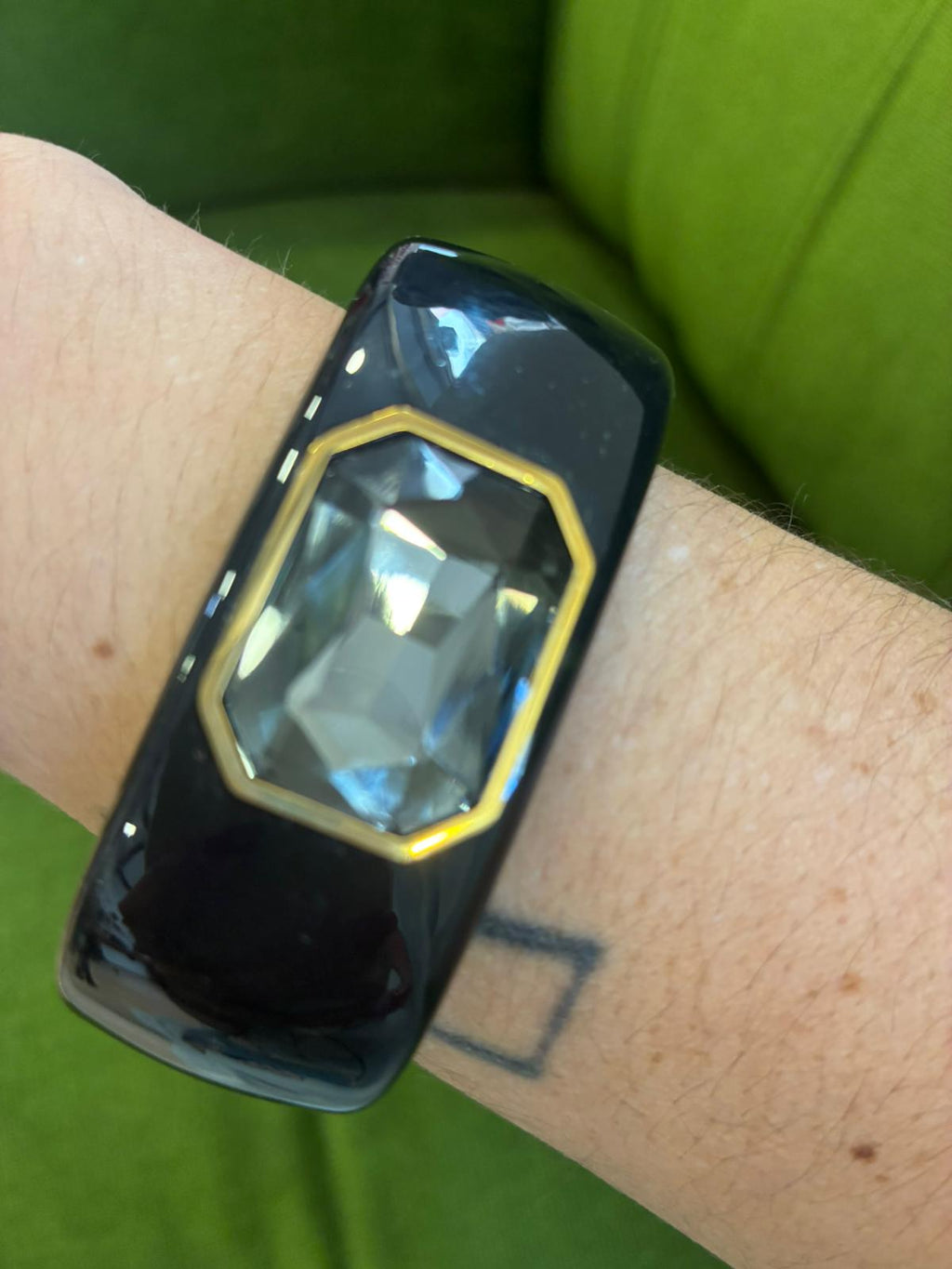 Pulsera resina con detalle de piedra