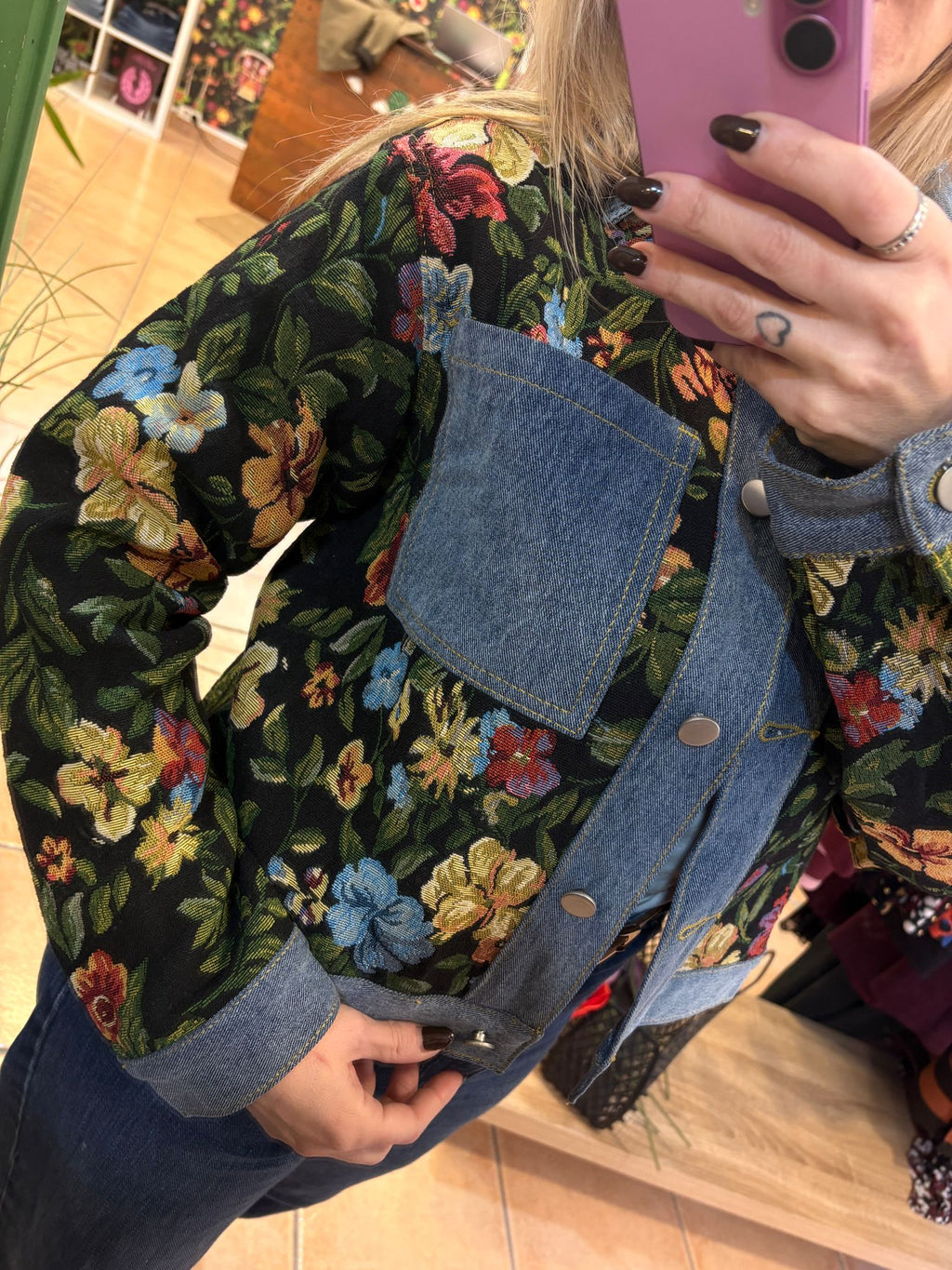 Chaqueta flores y denim