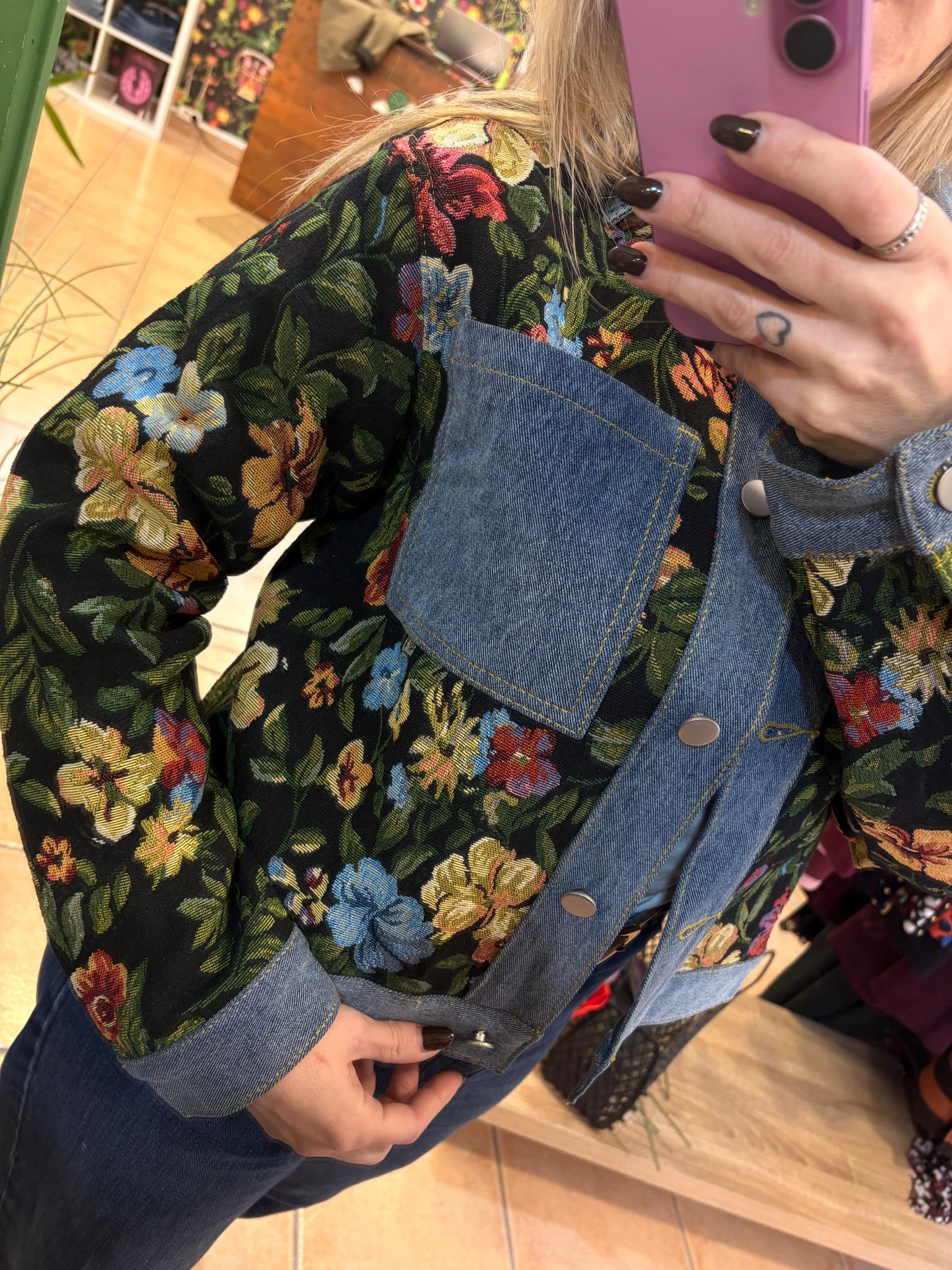Chaqueta flores y denim