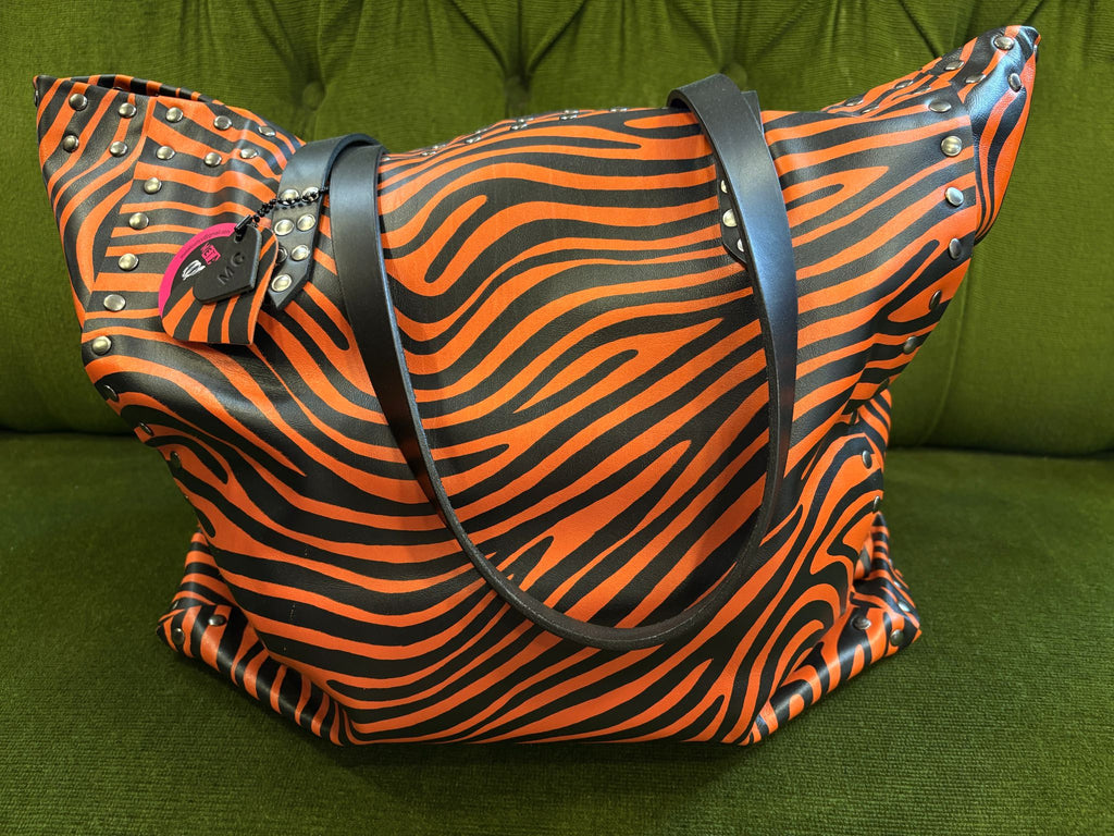 Bolso de Piel Artesanal con Tachas
