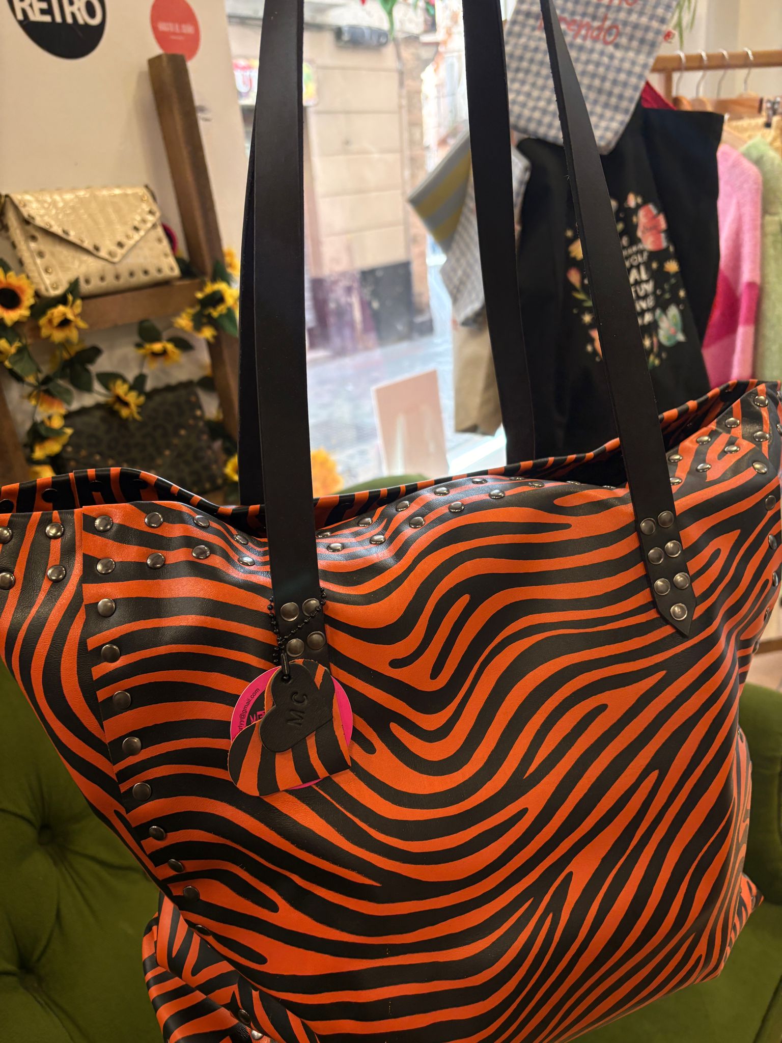 Bolso de Piel Artesanal con Tachas