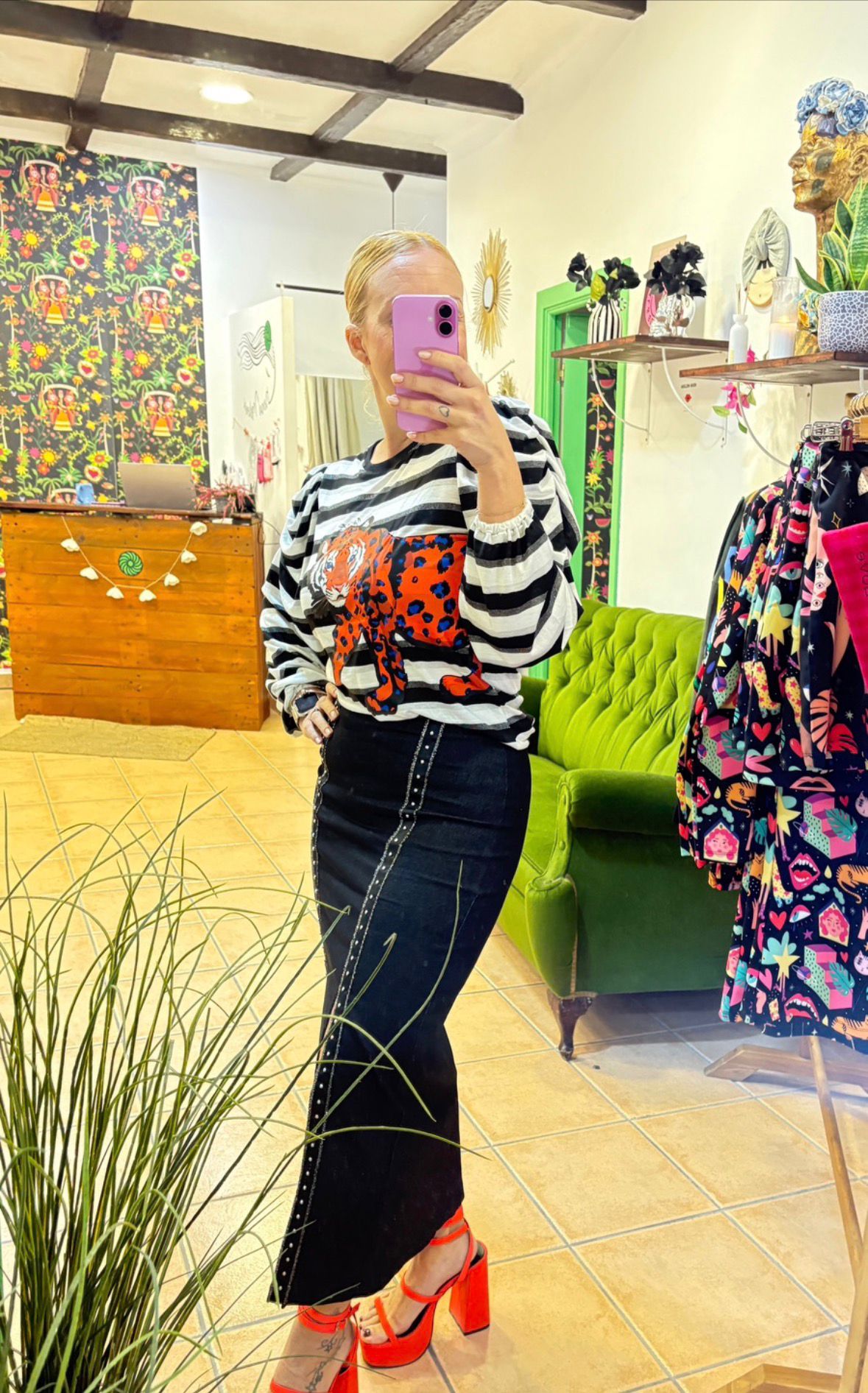 Falda Midi Denim con Aberturas y Tachuelas - Chill&Buy