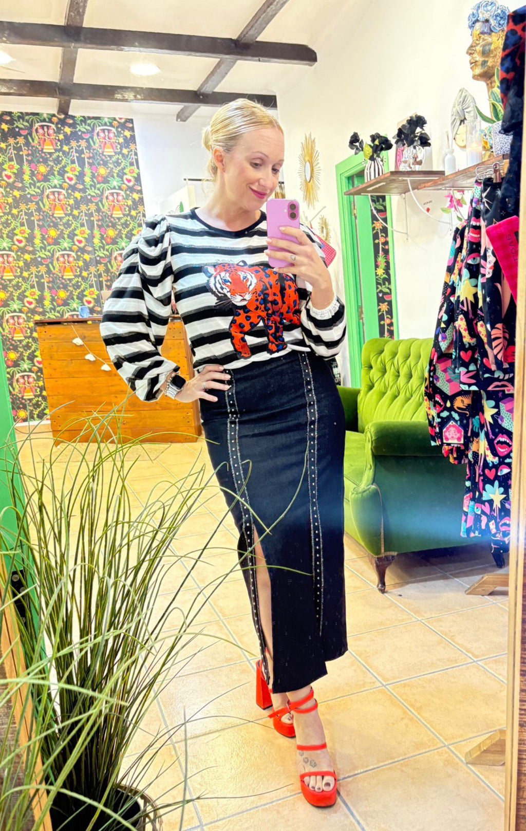 Falda Midi Denim con Aberturas y Tachuelas - Chill&Buy